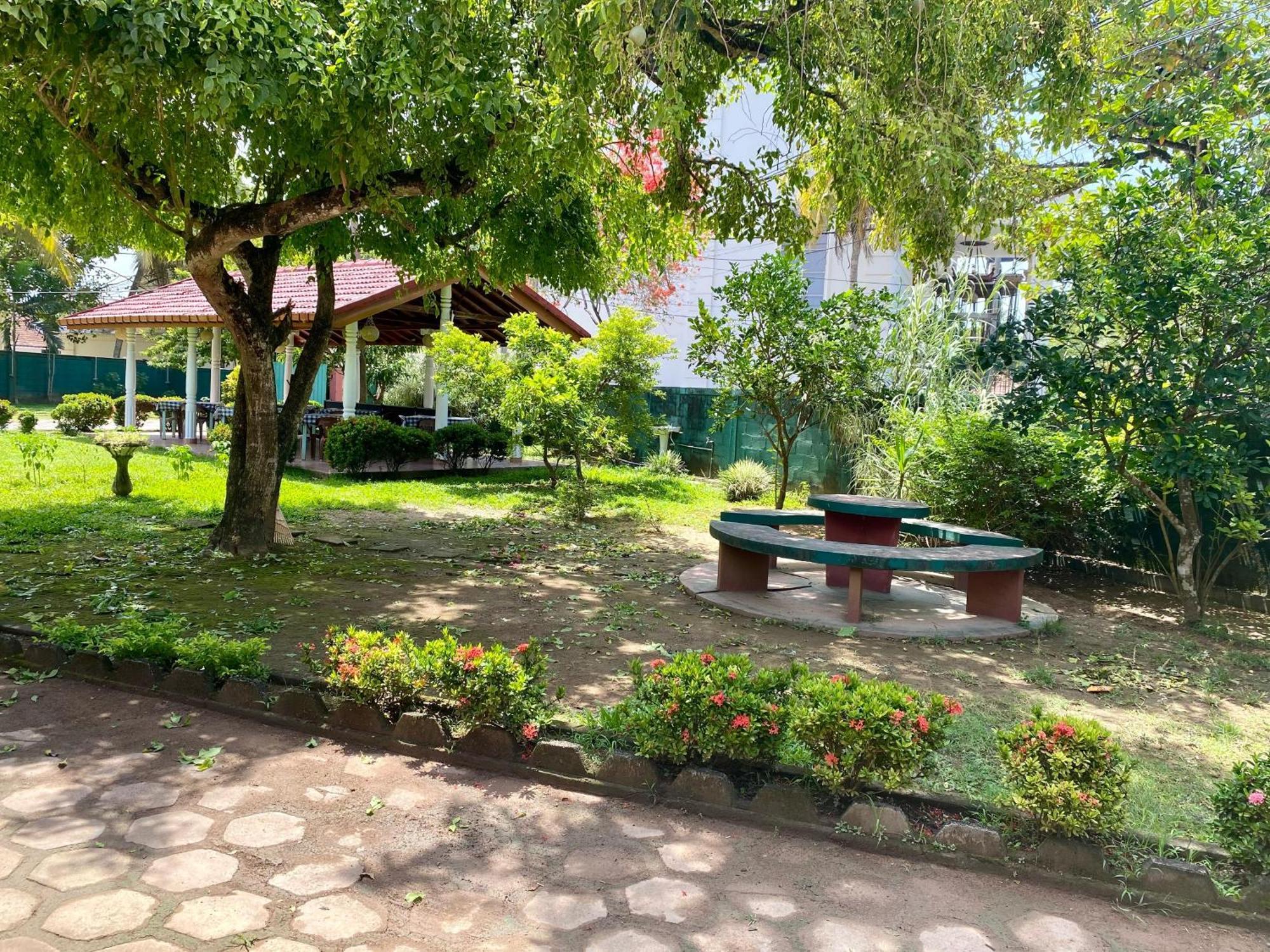 Hotel Tk Green Garden Матара Экстерьер фото